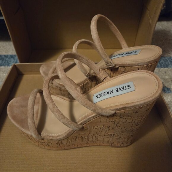 Steve Madden Summer Camel Suede Wedges - Picture 3 of 4